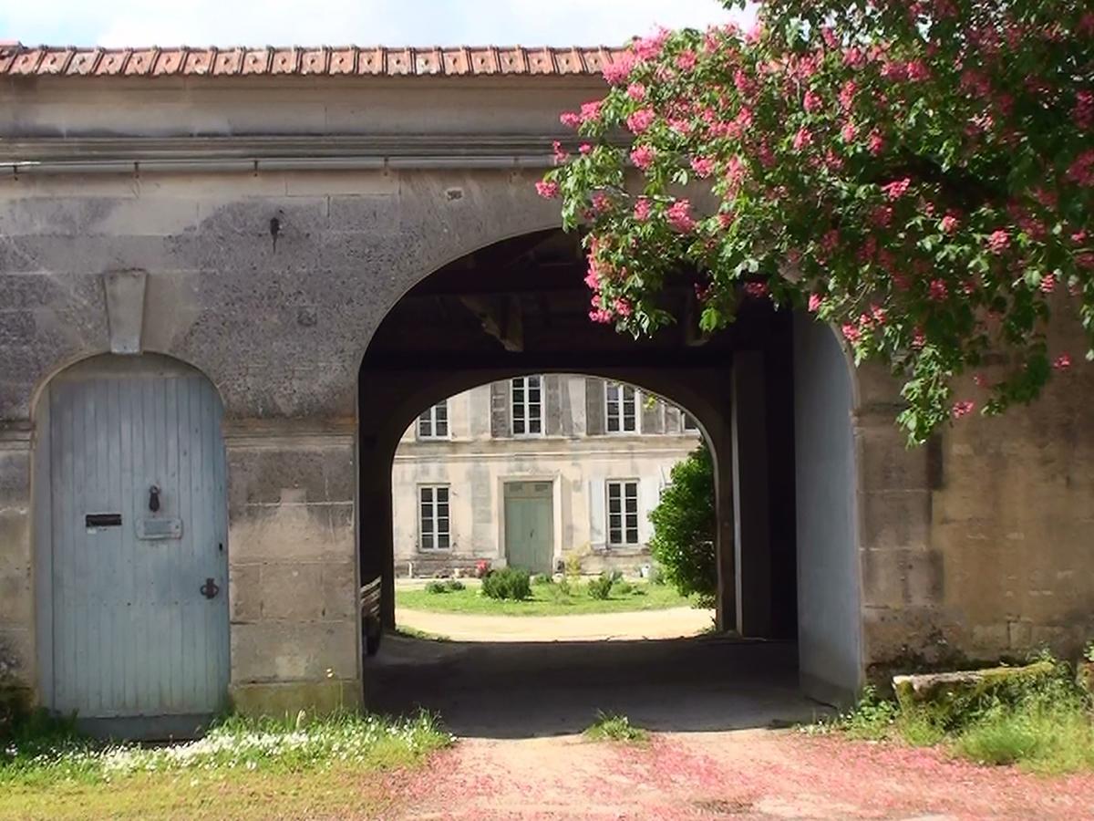 Le Dojo Du Plessis Bed & Breakfast Mareuil  Luaran gambar