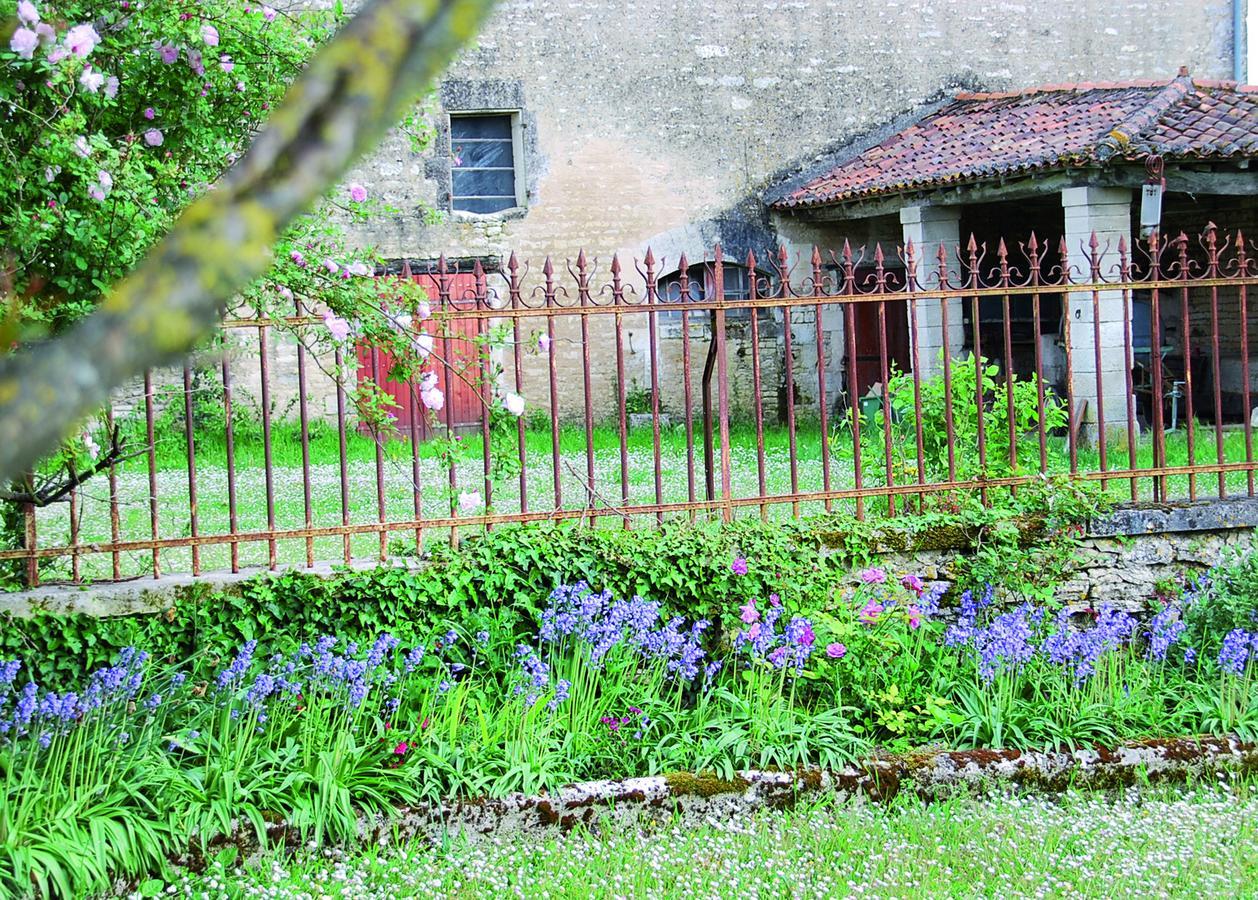 Le Dojo Du Plessis Bed & Breakfast Mareuil  Luaran gambar